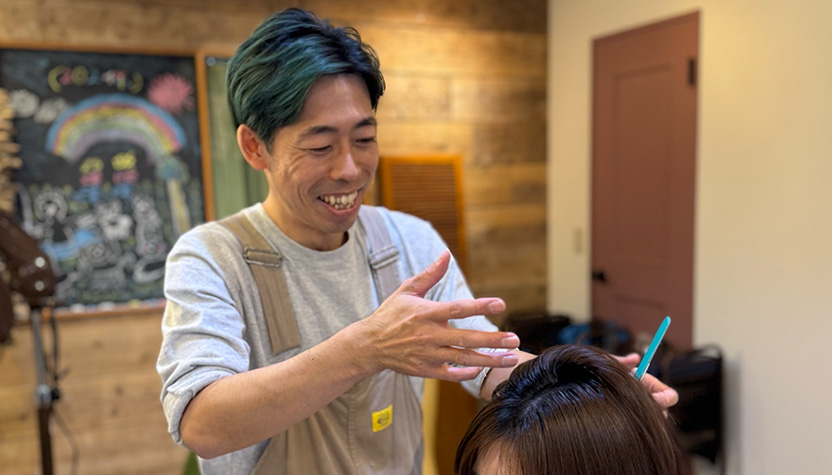 ヘアカット施術の様子